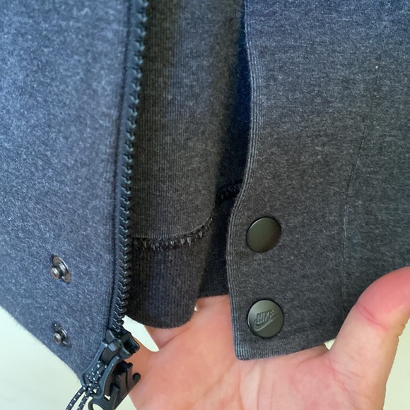 Nike Vancouver Canucks sports outerwear - Picture 6 of 11